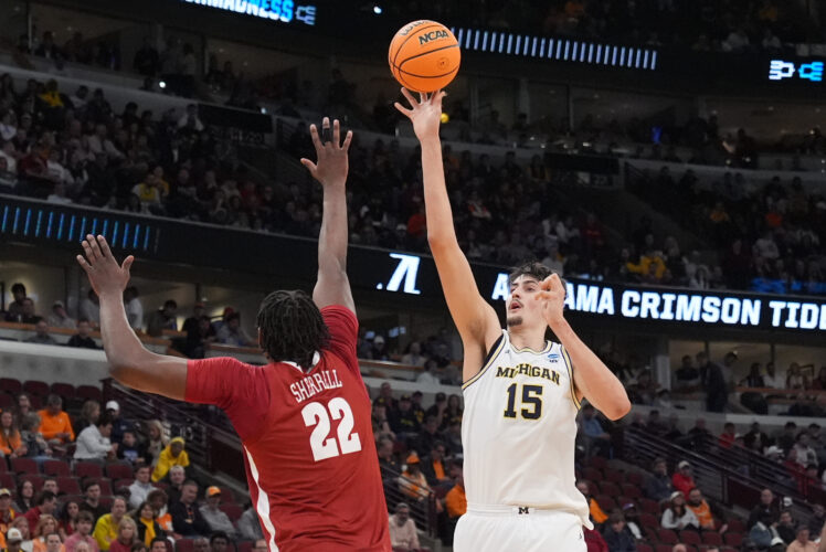 Final Four brings Aday Mara's parents from Spain to experience March Madness with Michigan big man